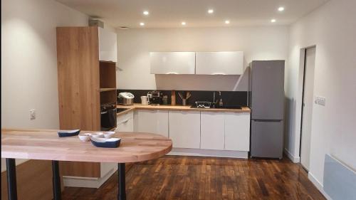 Maison Spacieuse avec Terrasse extérieure