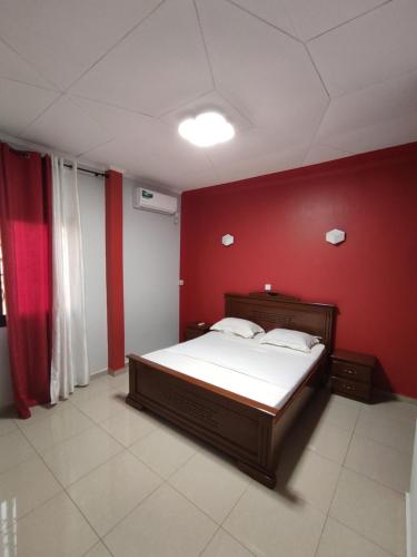 Postel nebo postele na pokoji v ubytování HOTEL APPART B4U Be For You Nos logement affichent un style résolument unique