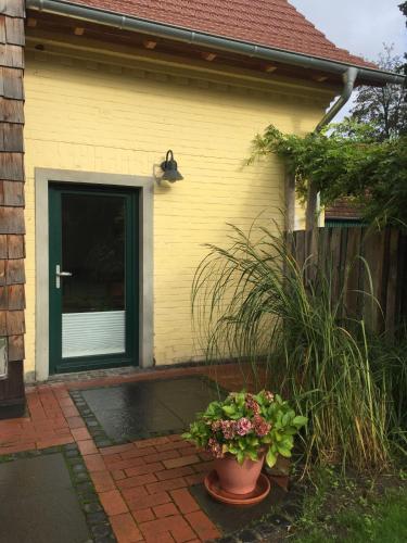 a front door of a house with a potted plant at Ferienwohnung ANEXE in Tecklenburg