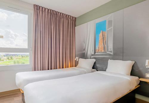 Ένα ή περισσότερα κρεβάτια σε δωμάτιο στο B&B HOTEL Béthune Bruay-la-Buissière
