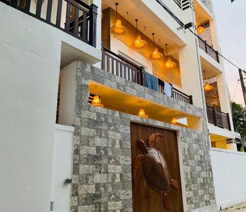 Un balcón o terraza en Ocean Air Guesthouse and Villa Weligama - MINUTE TO WAVES