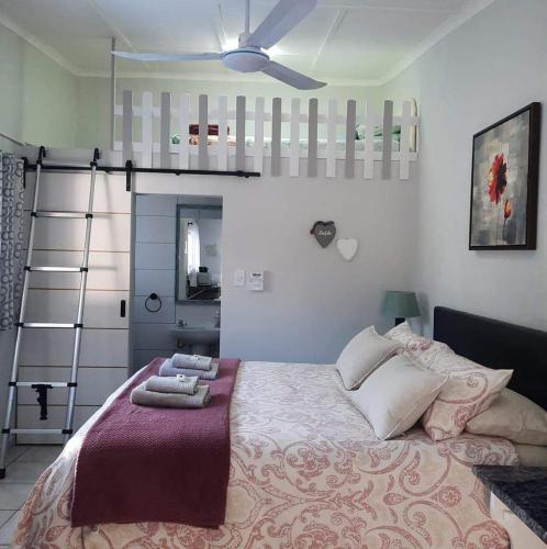 Postel nebo postele na pokoji v ubytování Coral Tree Guest Rooms