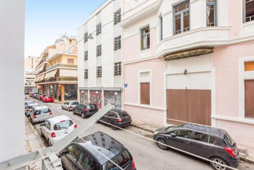 Beautiful central apartment next to the Metro