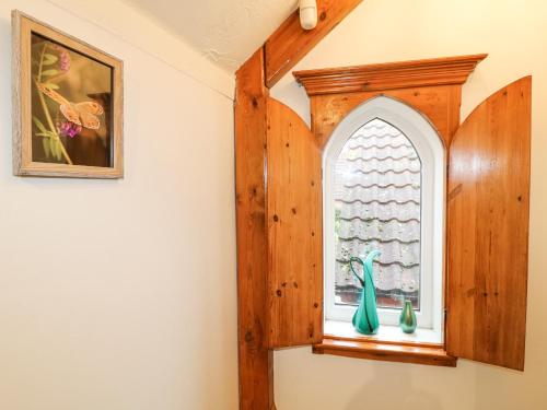 a window with a wooden frame in a room at Cherry Tree Cottage in Nottingham