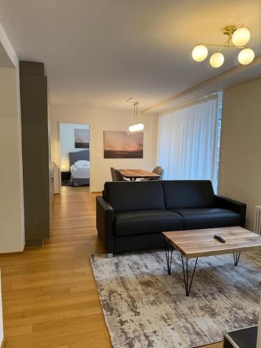 Modern 1BR with in trendy area - West 10