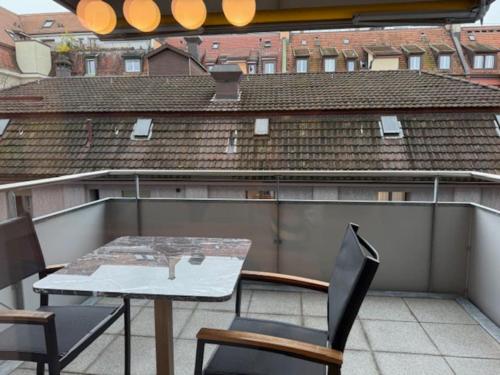 Modern 1BR with in trendy area - West 10