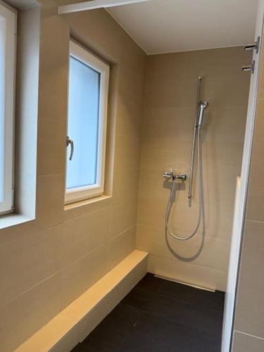 Modern 1BR with in trendy area - West 10
