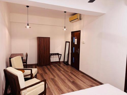 an empty room with two chairs and a table at CityRest Fort in Colombo