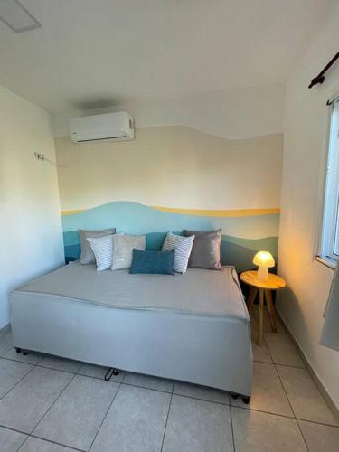 a bedroom with a large bed in a room at EKÜ Chapa Tiny House - Playa Luna Roja in La Estafeta