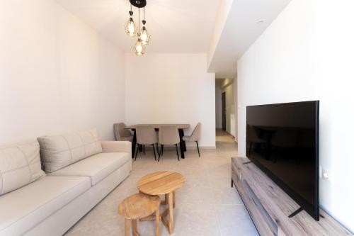 Cozy Hideaway Nearby Acropolis & Metro