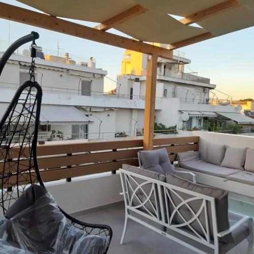 Cozy Penthouse Nearby Acropolis & Metro