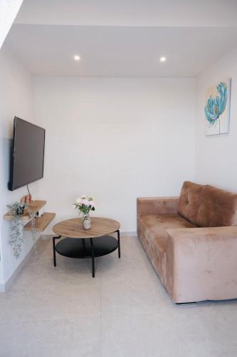 Cozy Penthouse Nearby Acropolis & Metro