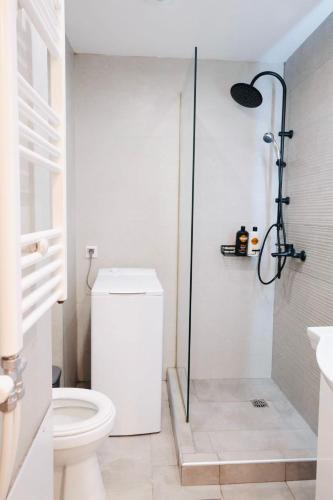 Cozy Penthouse Nearby Acropolis & Metro