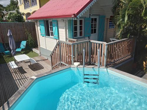 a swimming pool in front of a house at Ti caze des papayes in Saint-Louis