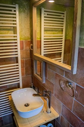Bilik mandi di Arbalovija Rustic Villa
