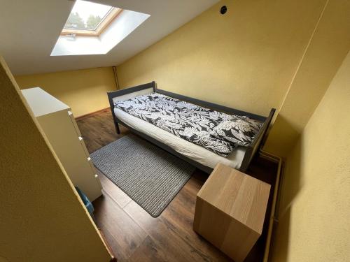 a bedroom with a bed in a room with a window at Mieszkanie na Zielonej in Olsztyn