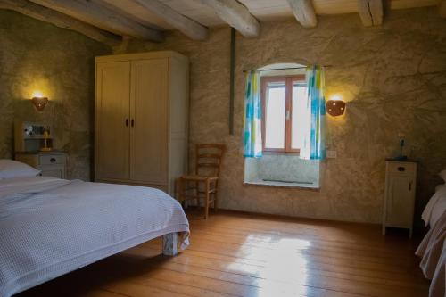 Katil atau katil-katil dalam bilik di Arbalovija Rustic Villa