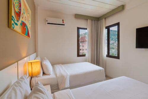 Postel nebo postele na pokoji v ubytování Hotel Nacional Inn Angra dos Reis