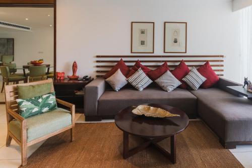 Χώρος καθιστικού στο Hidden oasis Spacious luxury, 50 meter from Surin Beach
