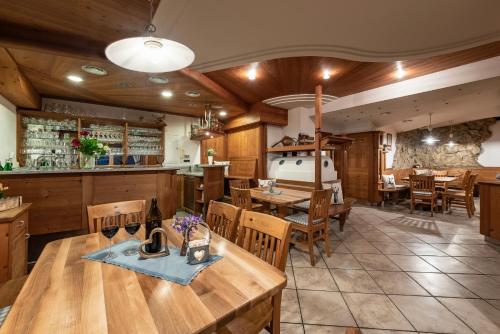 Εστιατόριο ή άλλο μέρος για φαγητό στο Trinnerhof- Hof Chalets und Obsthof