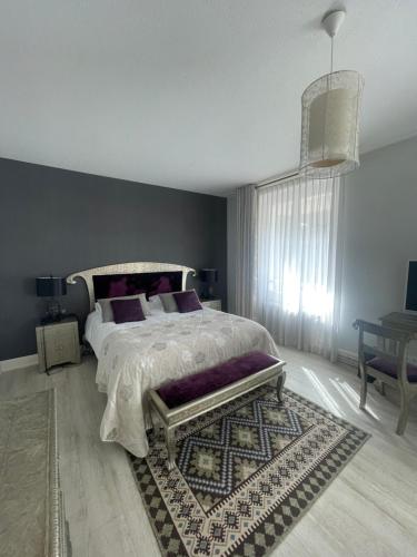 Ένα ή περισσότερα κρεβάτια σε δωμάτιο στο Hôtel La Réserve