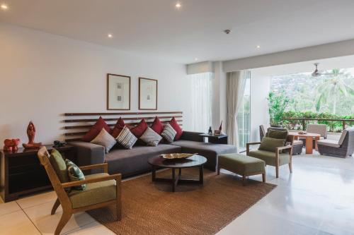 Χώρος καθιστικού στο Hidden oasis Spacious luxury, 50 meter from Surin Beach