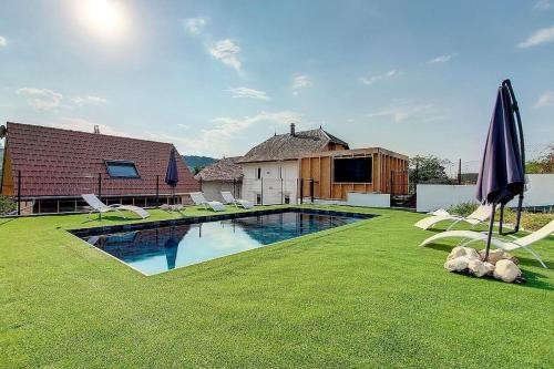 Photo de la galerie de l'établissement Gîte entre lacs et montagnes avec piscine, à Meyrieux-Trouet