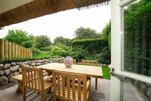 Taman di luar Inselliebe Exklusive Sylter Wellnessoase mit Sauna Garten in Keitum