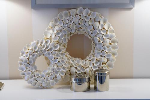 a large white mirror sitting on top of a counter at Alte Mühle direkt am Wattenmeer in Keitum