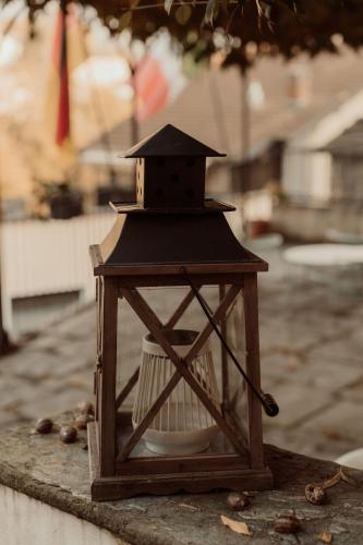 a small wooden lantern sitting on a wall at Guesthouse Giulietta e Romeo in Cossogno
