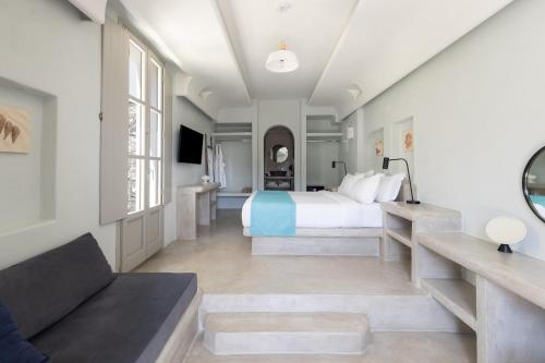 Postel nebo postele na pokoji v ubytování Danae Suites Santorini