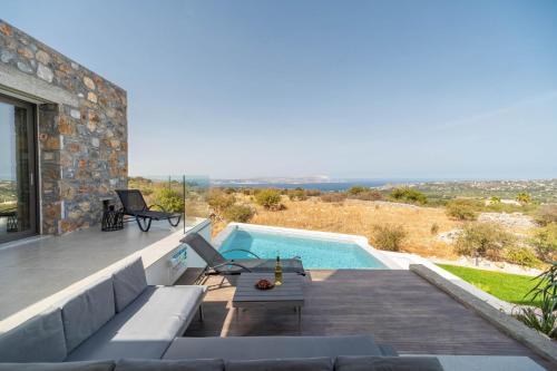 Bazén v ubytování Venetian Villa by PosarelliVillas nebo v jeho okolí