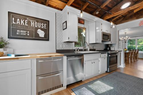 Η κουζίνα ή μικρή κουζίνα στο Limestone Edge by Simple Life Rentals