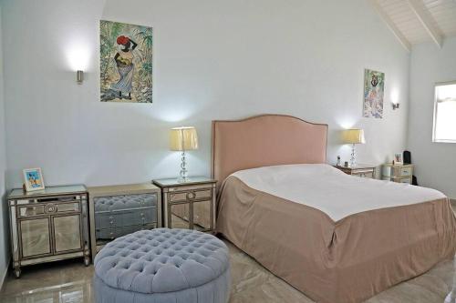 Ένα ή περισσότερα κρεβάτια σε δωμάτιο στο Ocean View Villa with pool