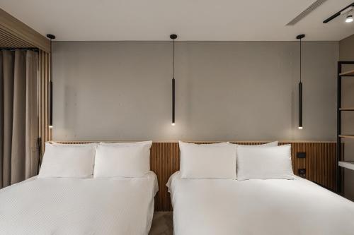 HOTEL LEISURE Kaohsiungにあるベッド