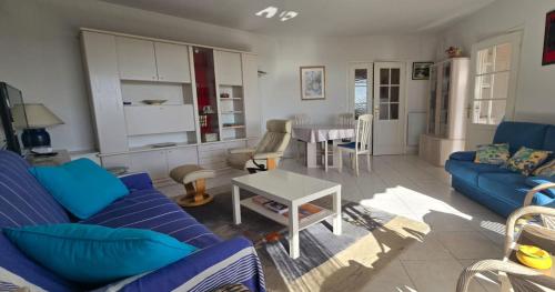 Bright apartment with terrace in Saint-Raphaël