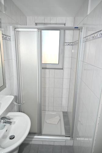a bathroom with a shower and a toilet and a sink at Einzelzimmer-16-UG in Borkum