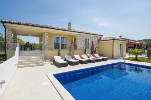 Villa Land