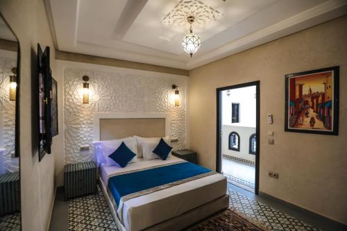 Postel nebo postele na pokoji v ubytování Riad Cologne