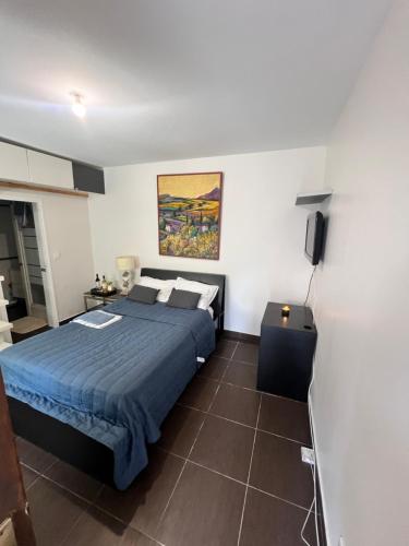 Renovated Gem 15 mins train to Paris