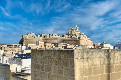 a view of the city of aleppo from the citadel at Citadella X Casa Jorge in Victoria