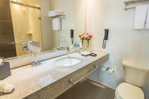 Bilik mandi di Sonesta Hotel Arequipa