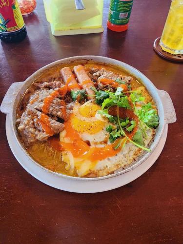 アパートメントの敷地内または近くでの食事または食べ物
