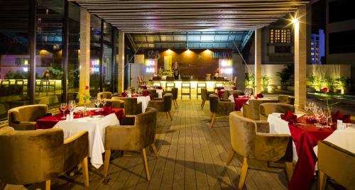 Starcity Hotel & Condotel Beachfront Nha Trang 레스토랑 또는 맛집