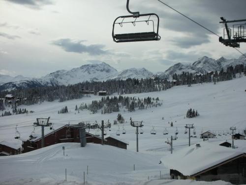 Photo de la galerie de l'établissement Les Saisies Appartement 3 Pièces 8 Pers. avec 2 SDB et Garage - FR-1-293-275, à Hauteluce