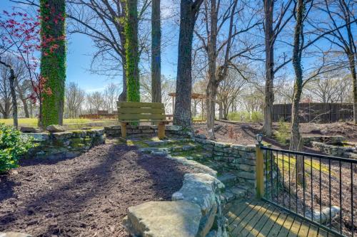 Κήπος έξω από το 15 Mi to University of Memphis Getaway with Games