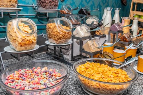 Makanan di atau berdekatan hotel