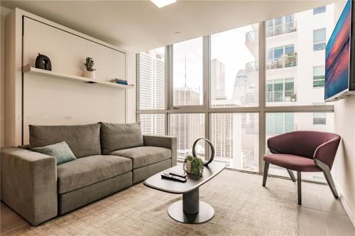 Exclusive Condo w Beautiful City Views and Full Amenities! photo 11