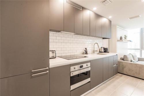 Exclusive Condo w Beautiful City Views and Full Amenities! photo 14