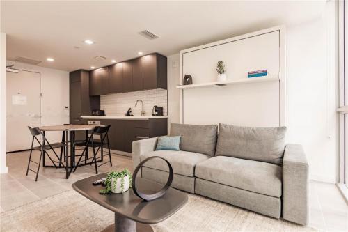 Exclusive Condo w Beautiful City Views and Full Amenities! photo 3